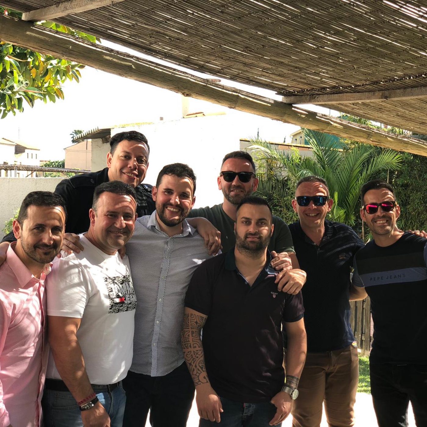 Reencuentro del grupo en Valencia un año después con el injerto capilar ya crecido, resultado real de ESTEPERA